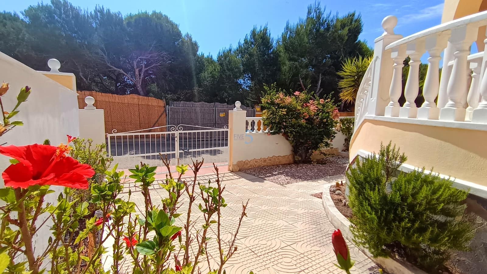 3 bedroom Villa for sale in Ciudad Quesada with pool - € 249,995 (Ref: 9877728)
