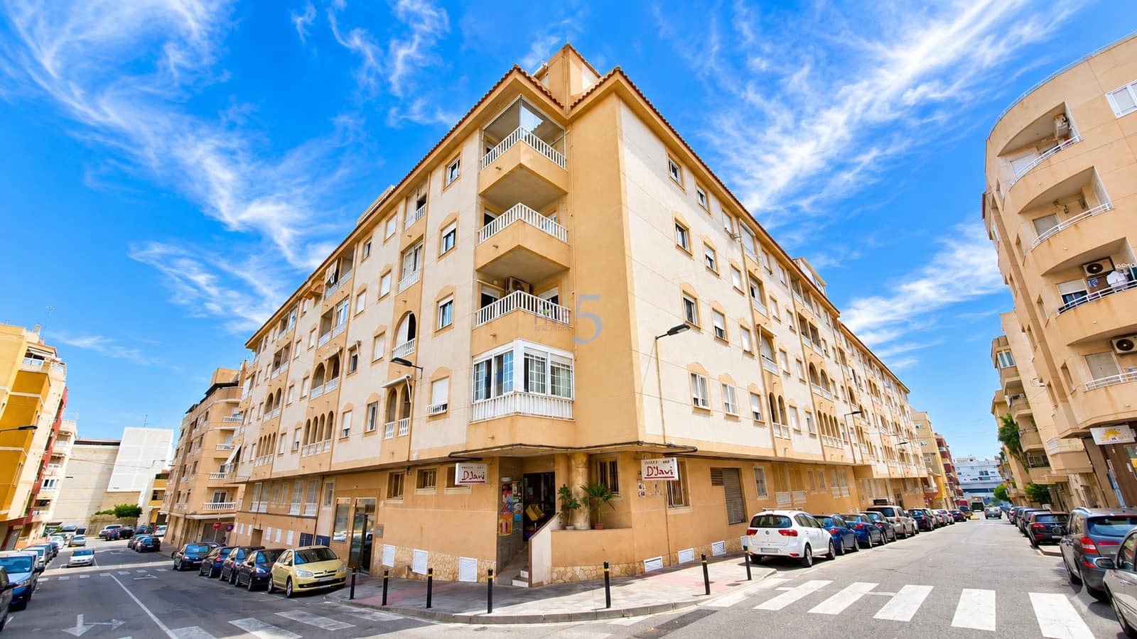 3 bedroom Apartment for sale in Torrevieja with pool - € 194,900 (Ref: 9879900)