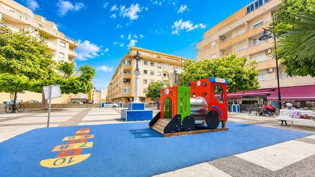 3 bedroom Apartment for sale in Torrevieja with pool - € 194,900 (Ref: 9879900)