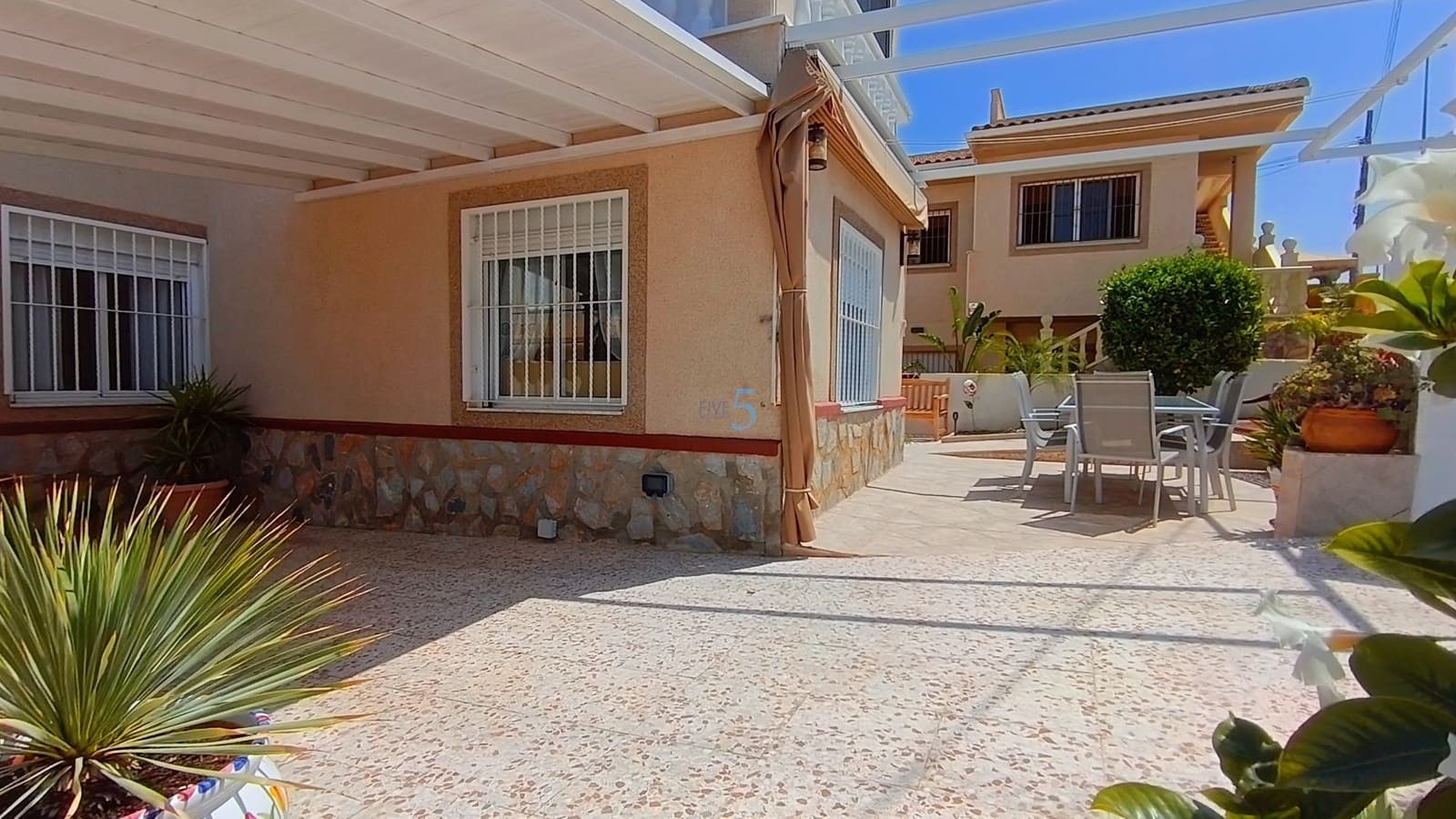 3 Zimmer Villa zu verkaufen in Ciudad Quesada mit Pool - 295.000 € (Ref: 9883603)