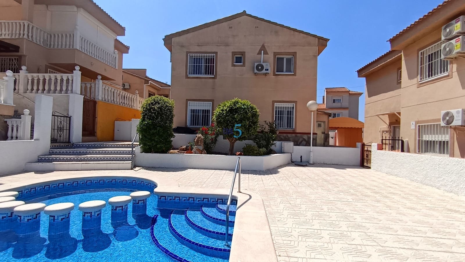 3 Zimmer Villa zu verkaufen in Ciudad Quesada mit Pool - 295.000 € (Ref: 9883603)