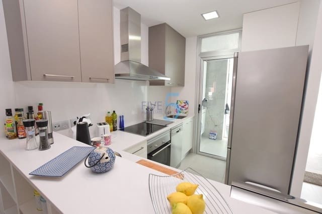 Apartamento de 2 habitaciones en Villamartin, Orihuela en venta con piscina garaje - 235.000 € (Ref: 9883703)
