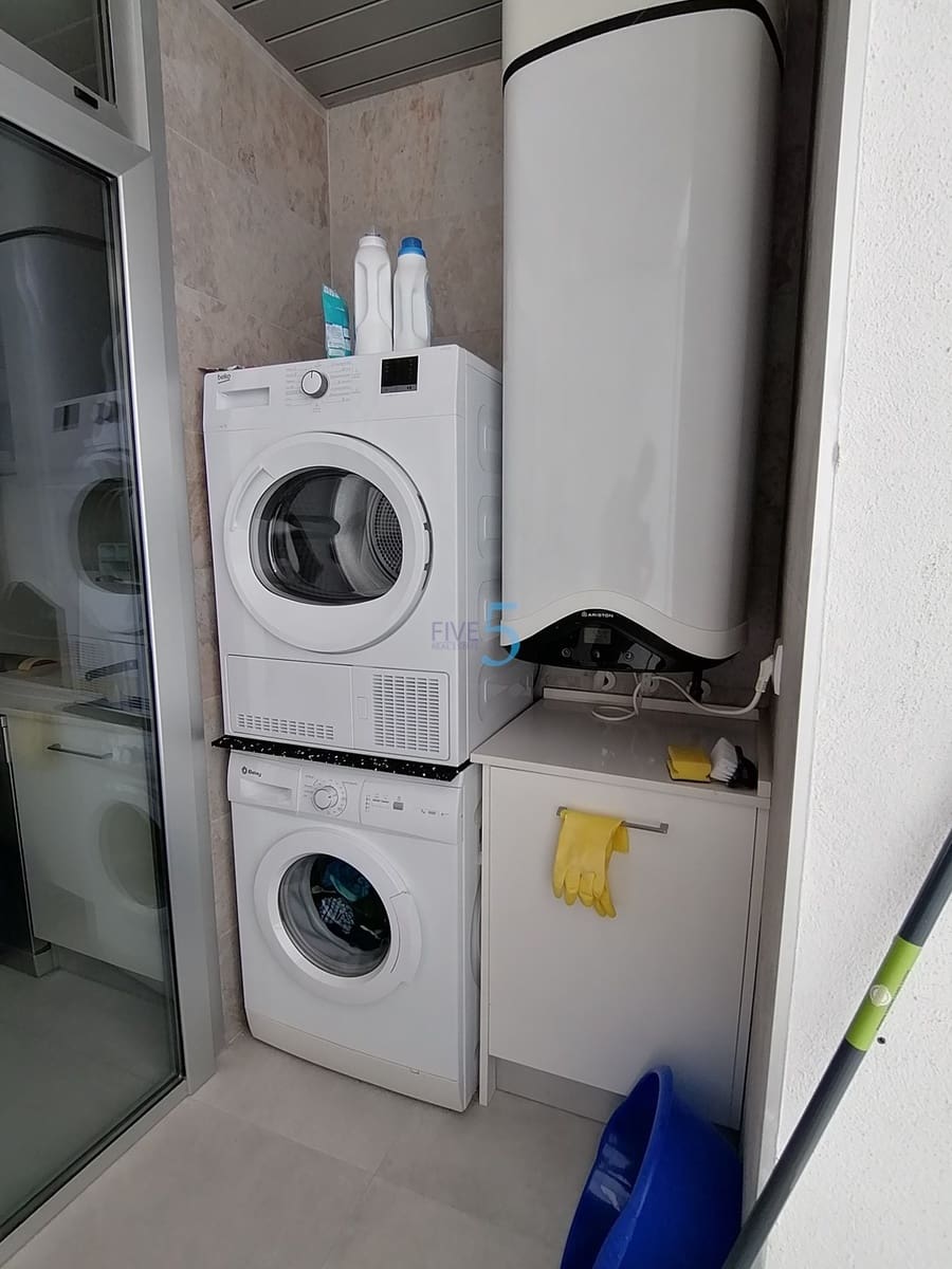 Apartamento de 2 habitaciones en Villamartin en venta con piscina garaje - 235.000 € (Ref: 9883703)