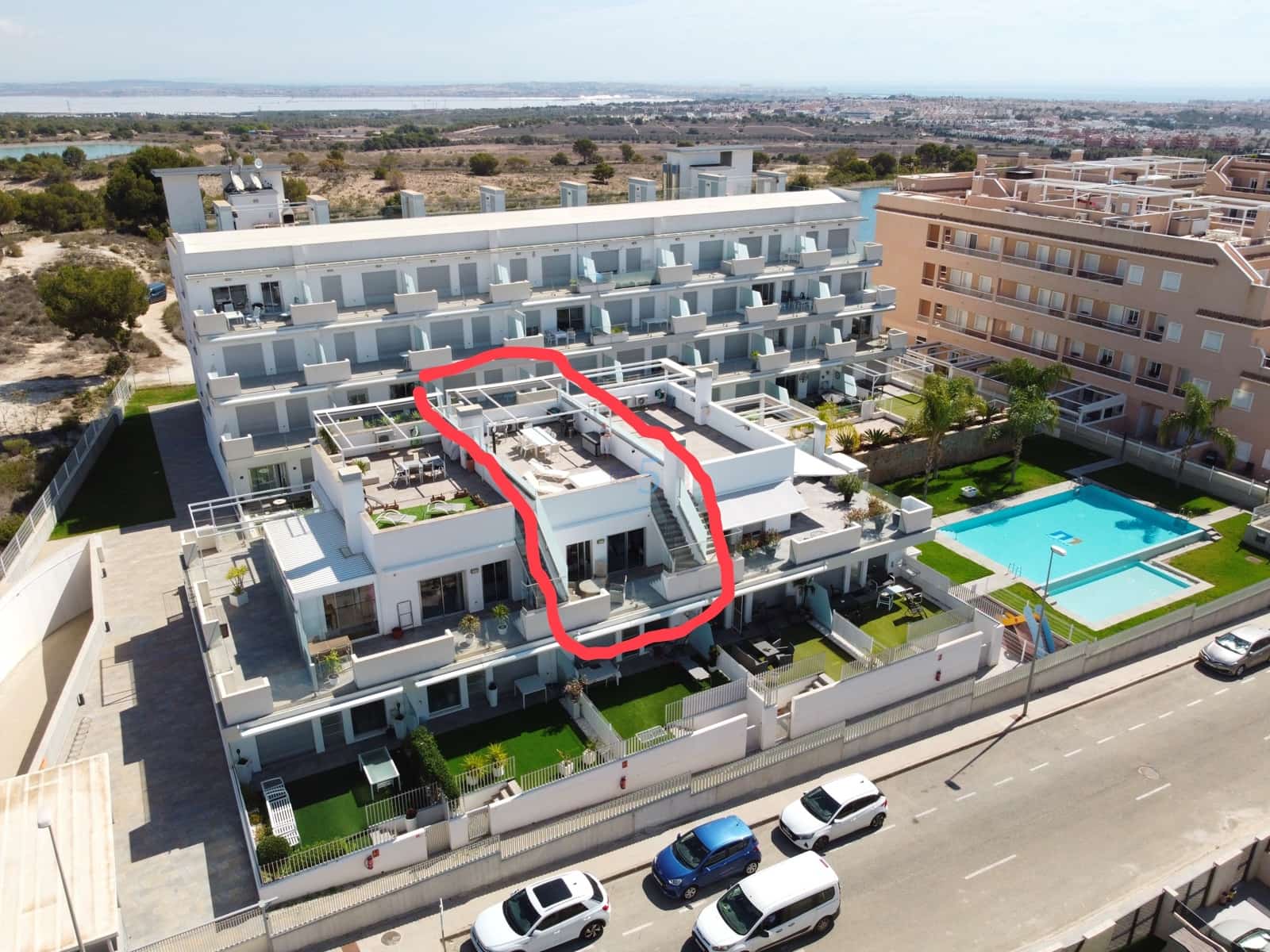 Apartamento de 2 habitaciones en Villamartin en venta con piscina garaje - 235.000 € (Ref: 9883703)