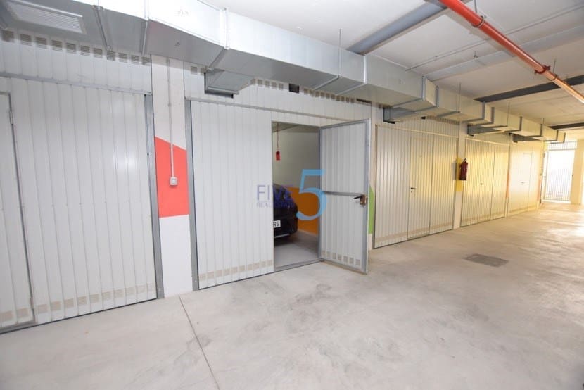 Apartamento de 2 habitaciones en Villamartin en venta con piscina garaje - 235.000 € (Ref: 9883703)