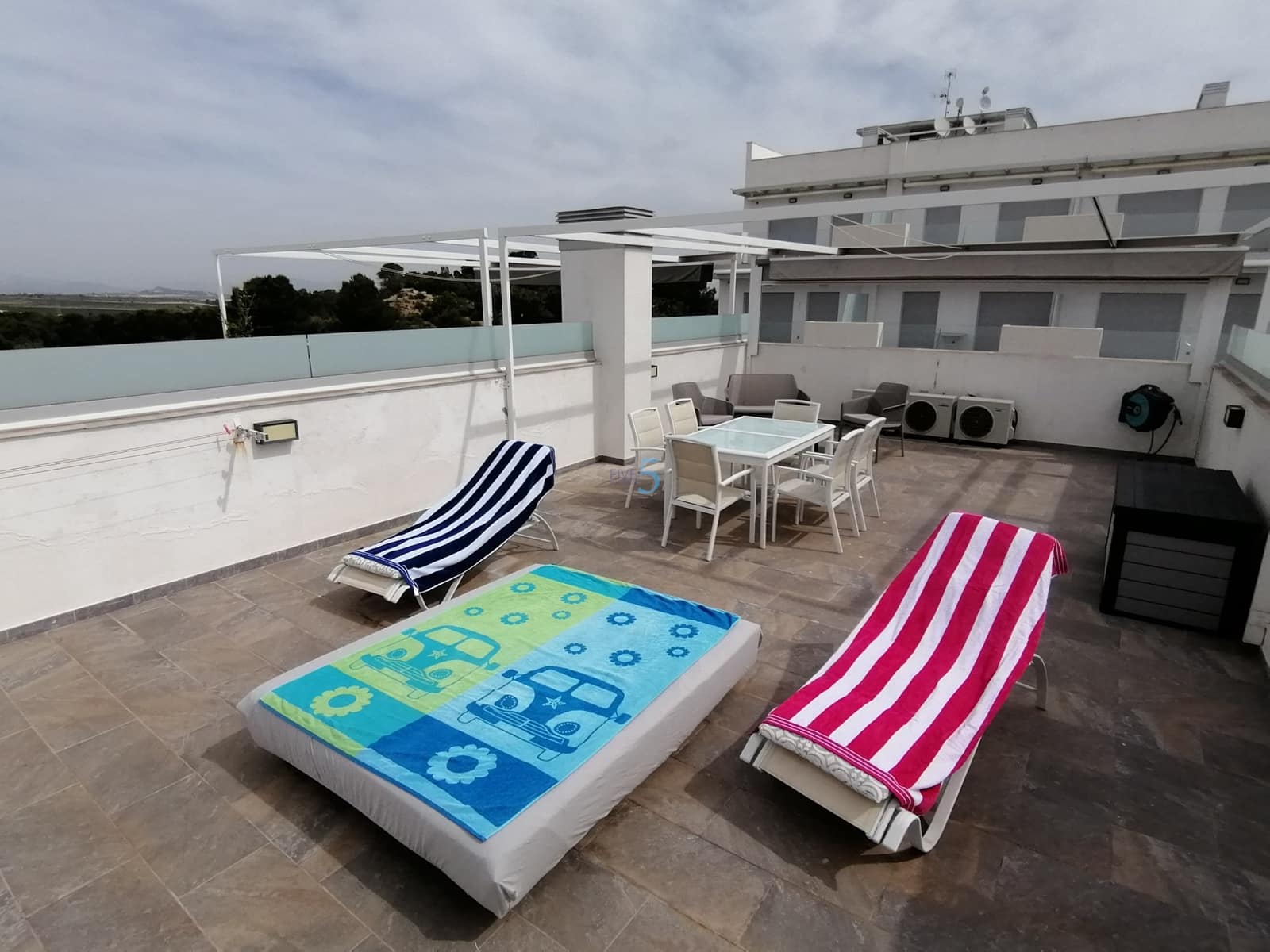 Apartamento de 2 habitaciones en Villamartin en venta con piscina garaje - 235.000 € (Ref: 9883703)