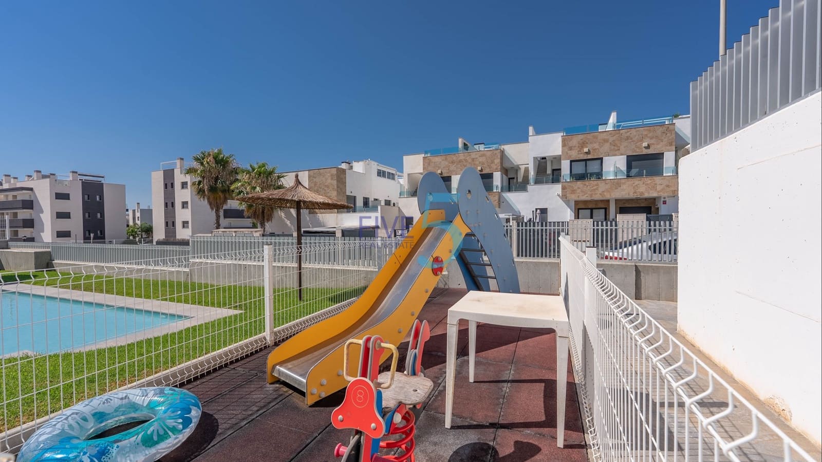 2 soverom Leilighet til salgs i Villamartin med svømmebasseng garasje - € 235 000 (Ref: 9883703)