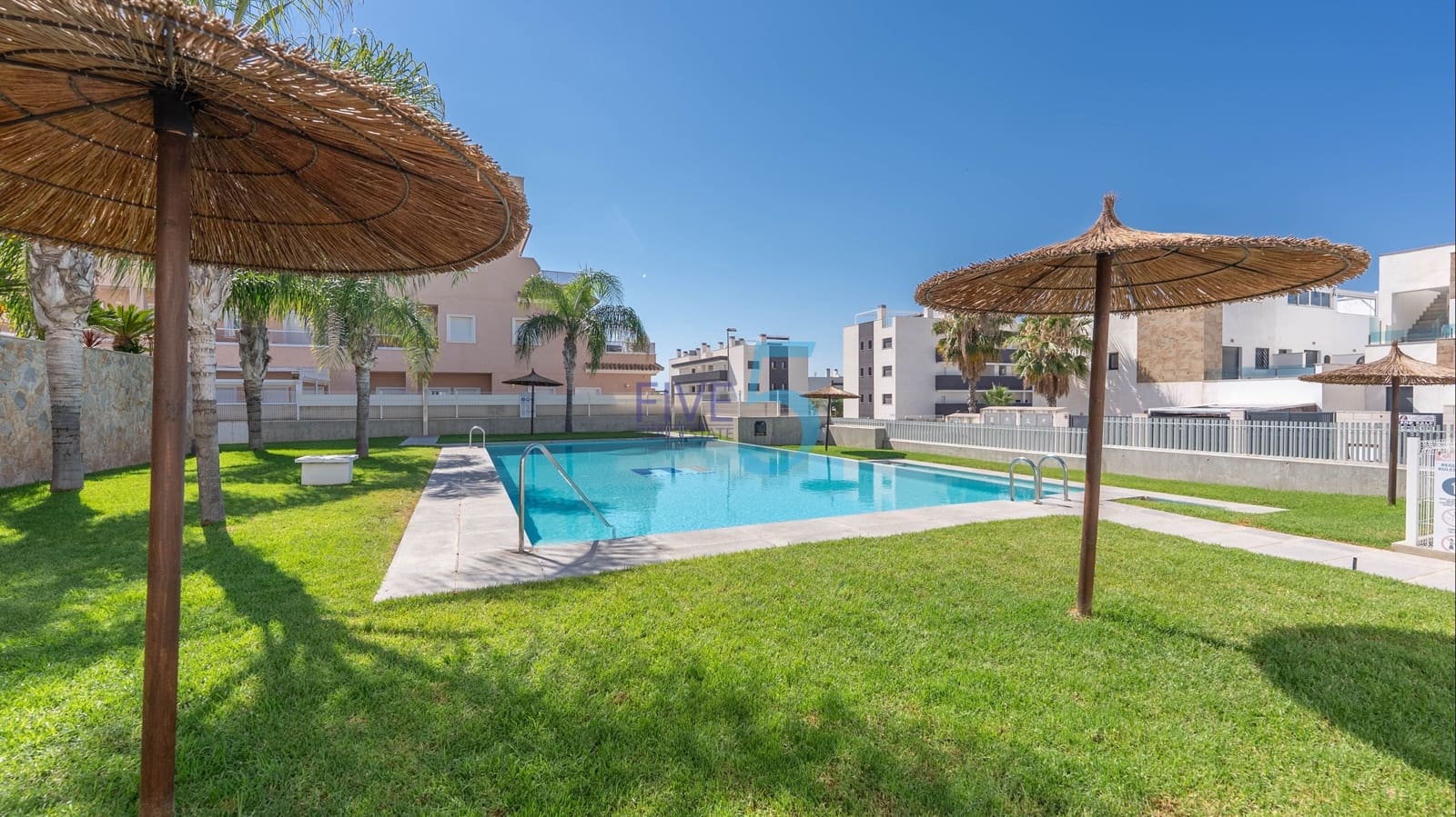 2 soverom Leilighet til salgs i Villamartin med svømmebasseng garasje - € 235 000 (Ref: 9883703)