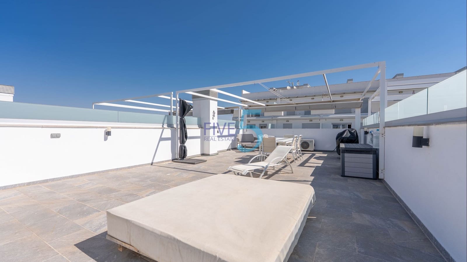 2 soverom Leilighet til salgs i Villamartin med svømmebasseng garasje - € 235 000 (Ref: 9883703)