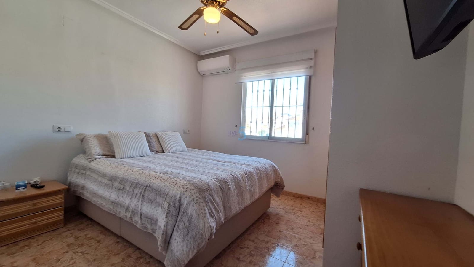 3 soveværelse Byhus til salg i Filipinas med swimmingpool garage - € 179.500 (Ref: 9885222)