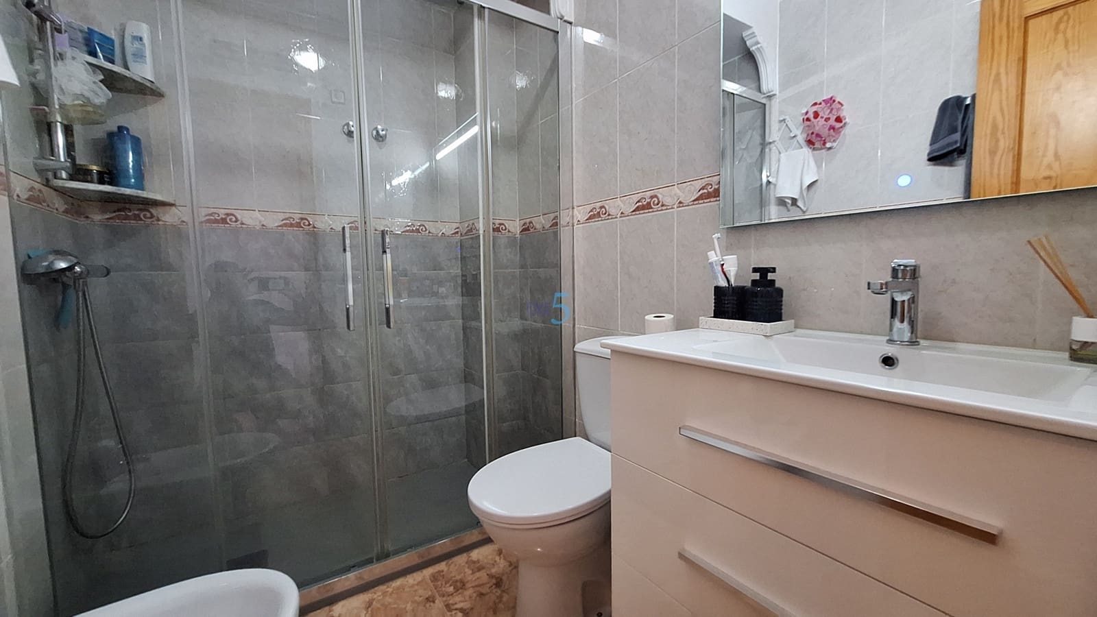 3 soveværelse Byhus til salg i Filipinas med swimmingpool garage - € 179.500 (Ref: 9885222)