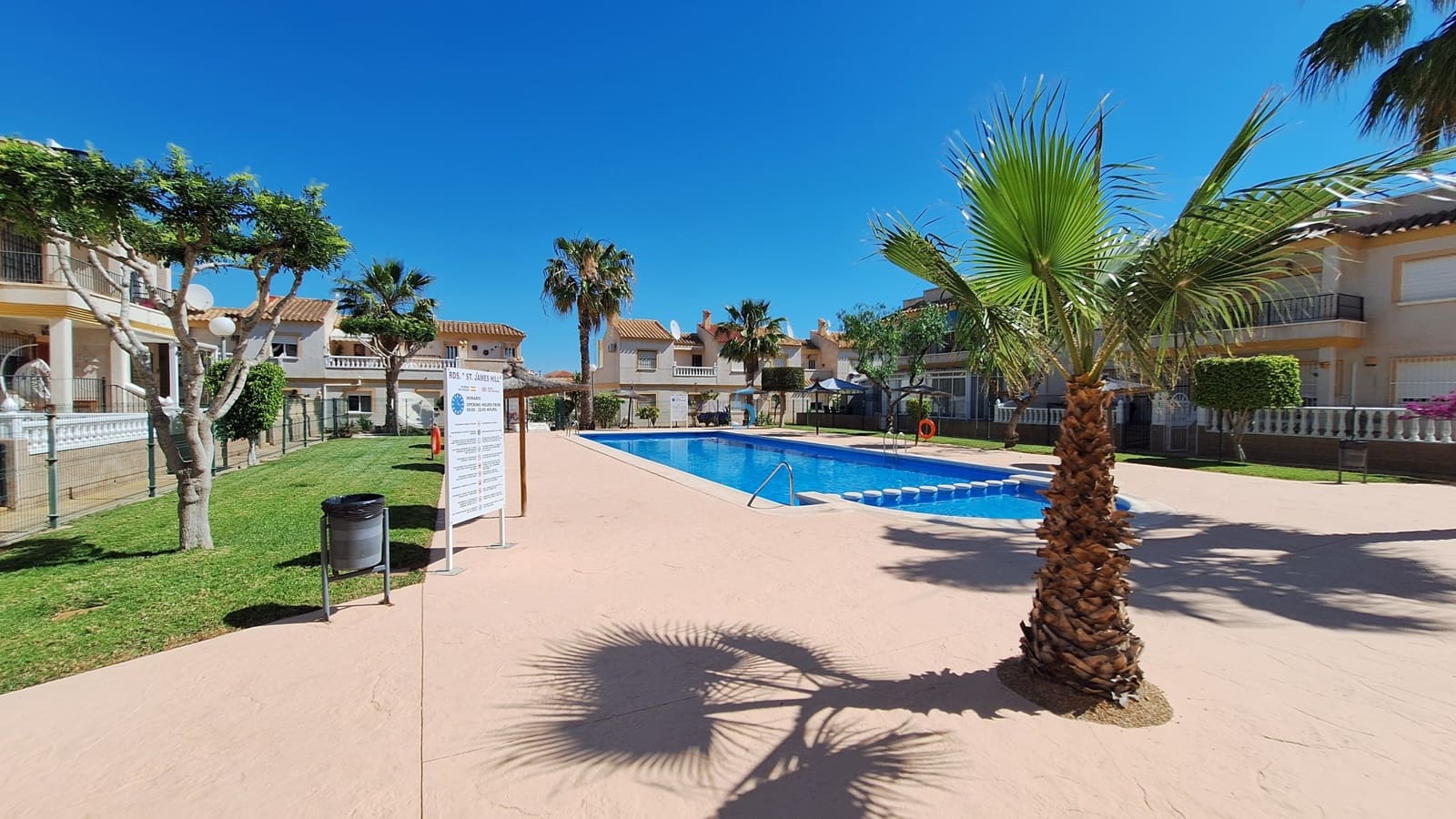 3 soveværelse Byhus til salg i Filipinas med swimmingpool garage - € 179.500 (Ref: 9885222)