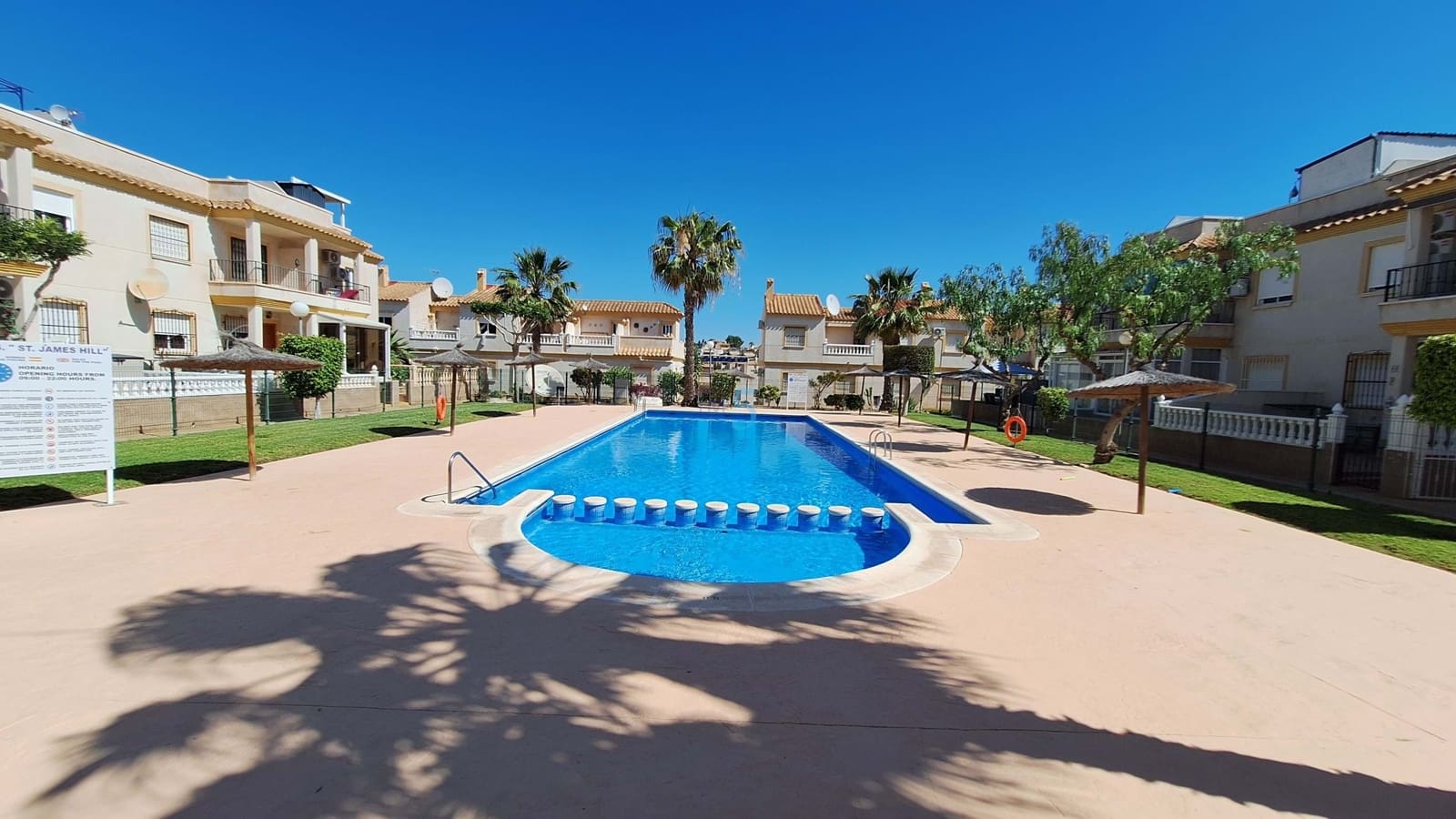3 soveværelse Byhus til salg i Filipinas med swimmingpool garage - € 179.500 (Ref: 9885222)