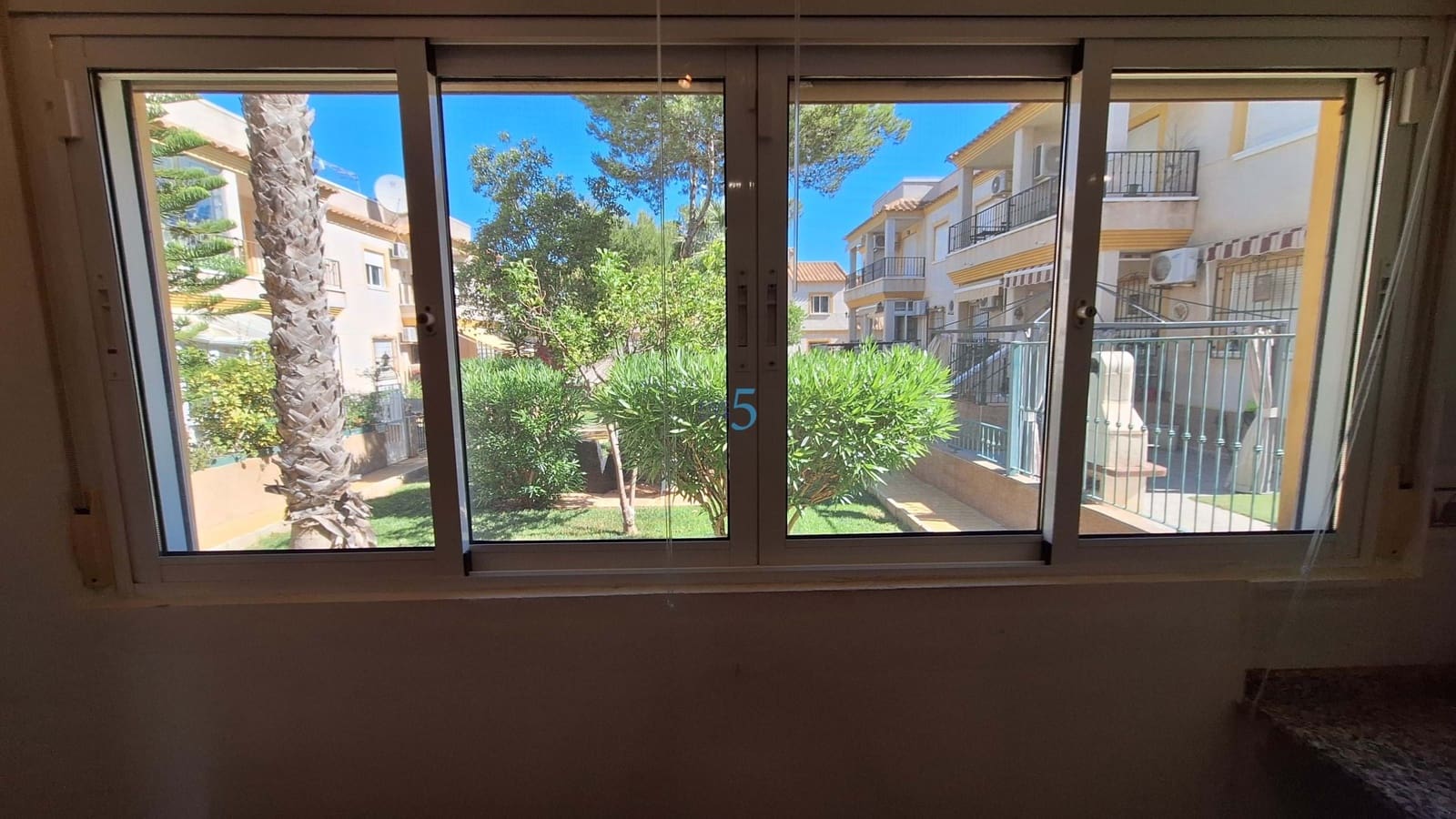 3 soveværelse Byhus til salg i Filipinas med swimmingpool garage - € 179.500 (Ref: 9885222)