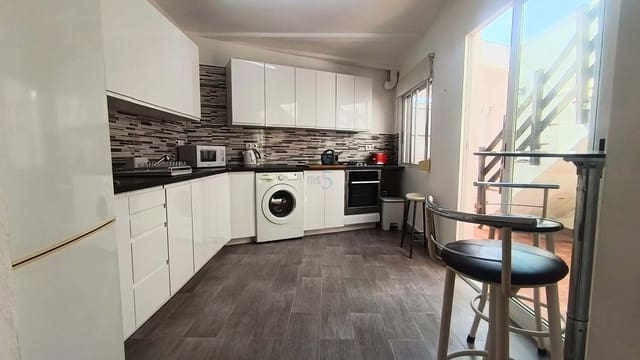 2 quarto Casa em Banda para venda em Torrevieja com garagem - 139 995 € (Ref: 9889473)