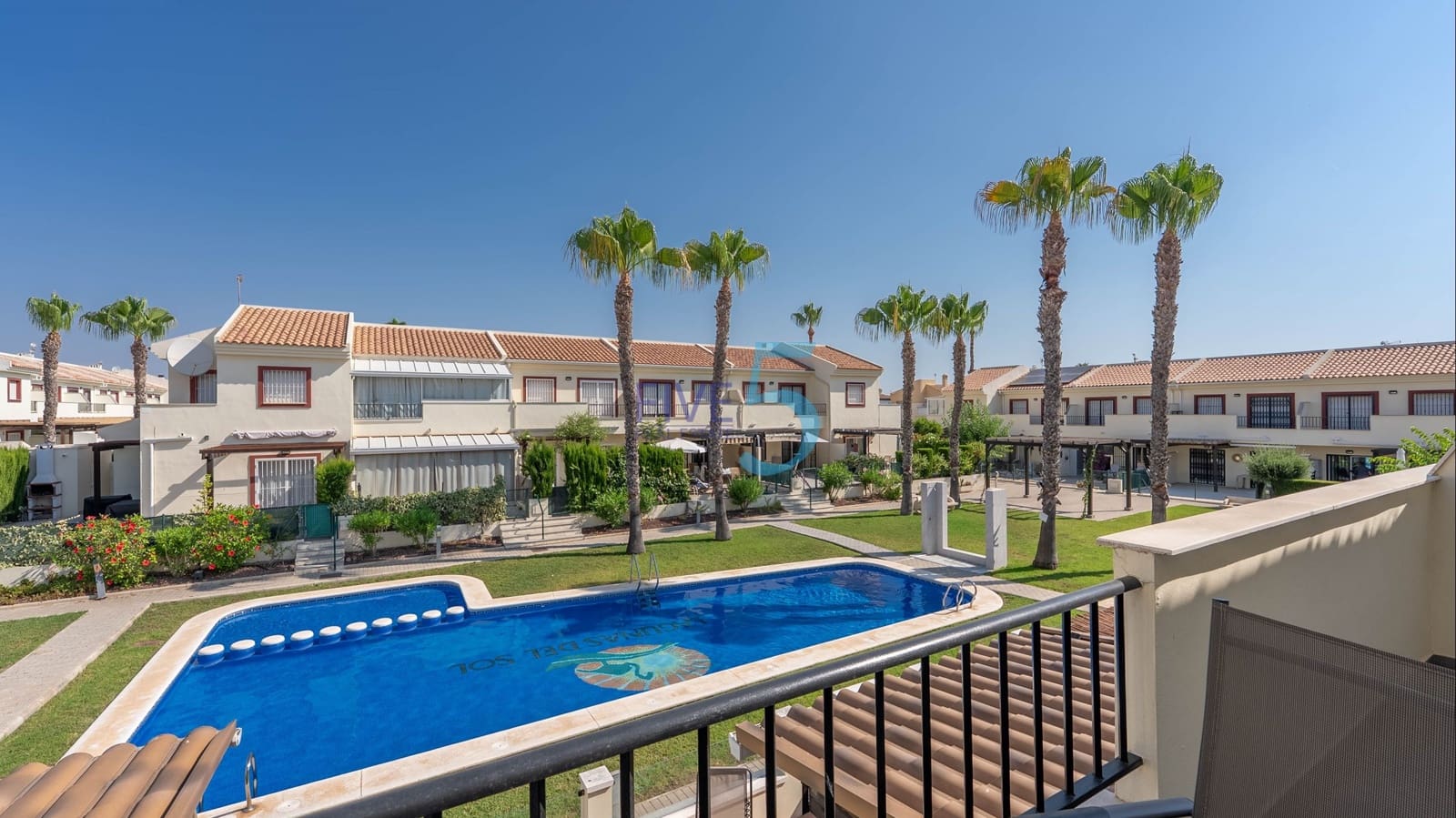 3 soveværelse Byhus til salg i Ciudad Quesada med swimmingpool - € 260.000 (Ref: 9889612)