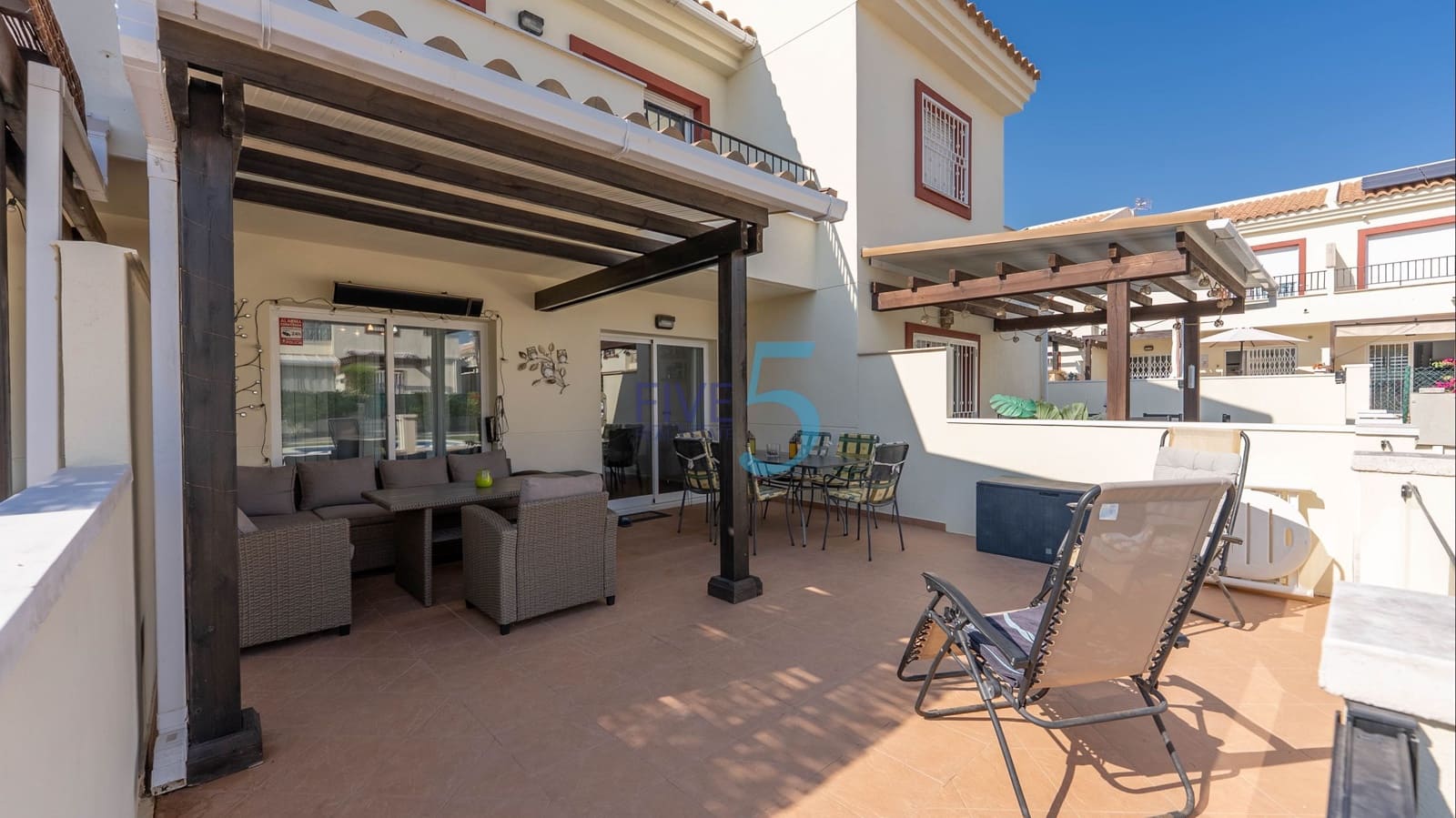 3 soveværelse Byhus til salg i Ciudad Quesada med swimmingpool - € 260.000 (Ref: 9889612)