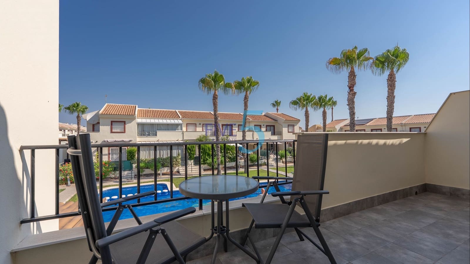 3 soveværelse Byhus til salg i Ciudad Quesada med swimmingpool - € 260.000 (Ref: 9889612)