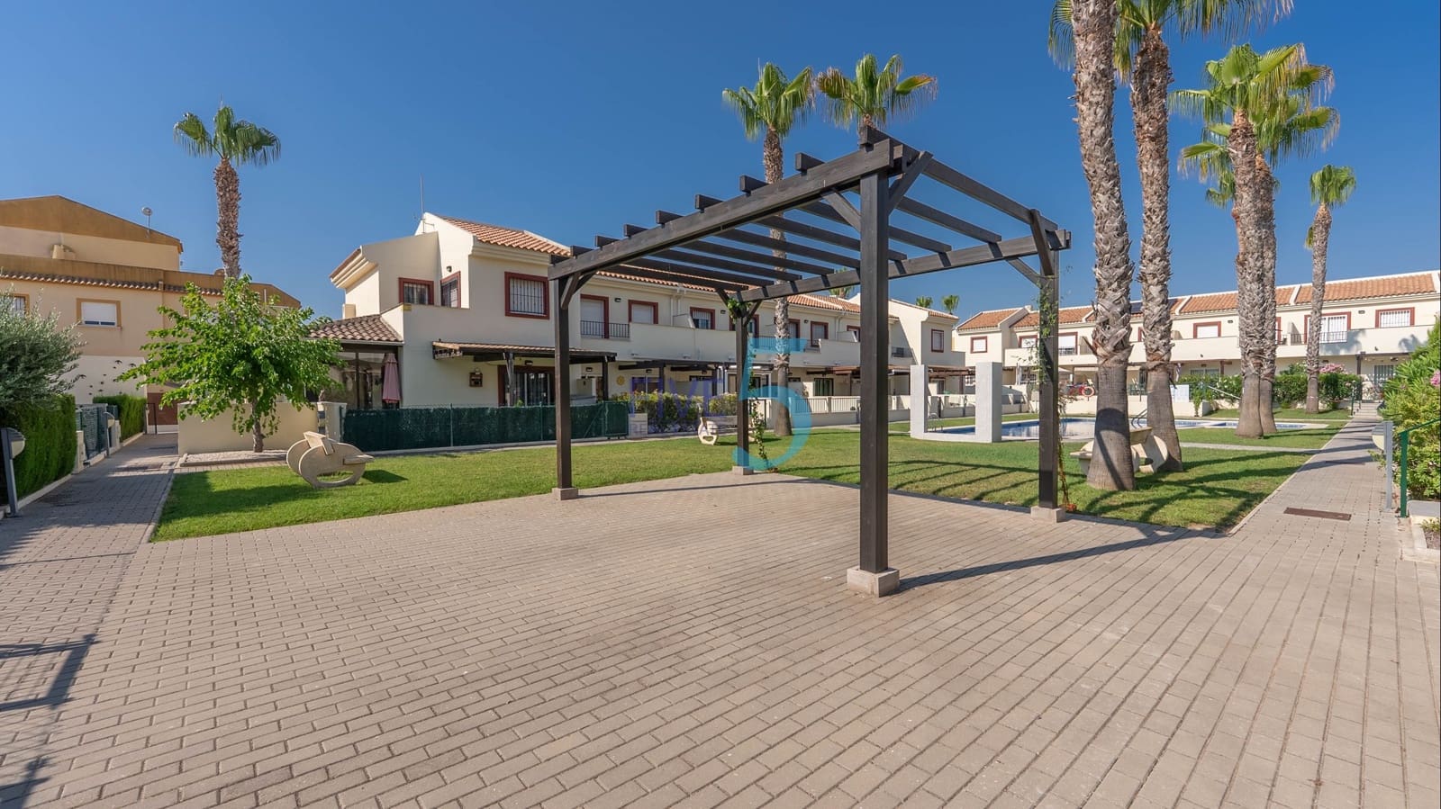 3 soveværelse Byhus til salg i Ciudad Quesada med swimmingpool - € 260.000 (Ref: 9889612)