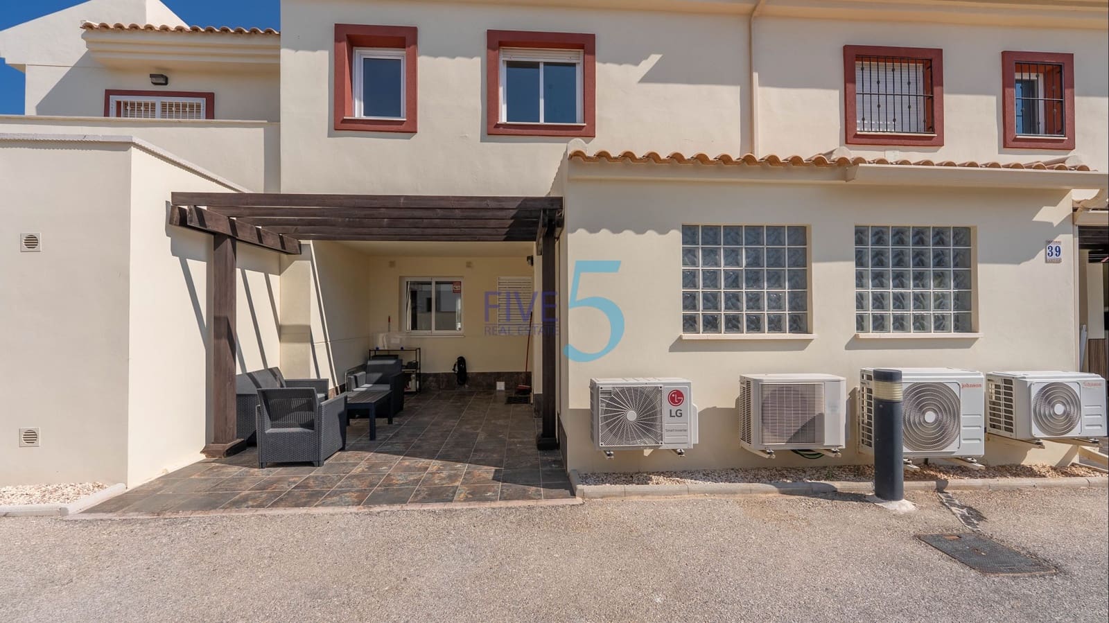 3 soveværelse Byhus til salg i Ciudad Quesada med swimmingpool - € 260.000 (Ref: 9889612)