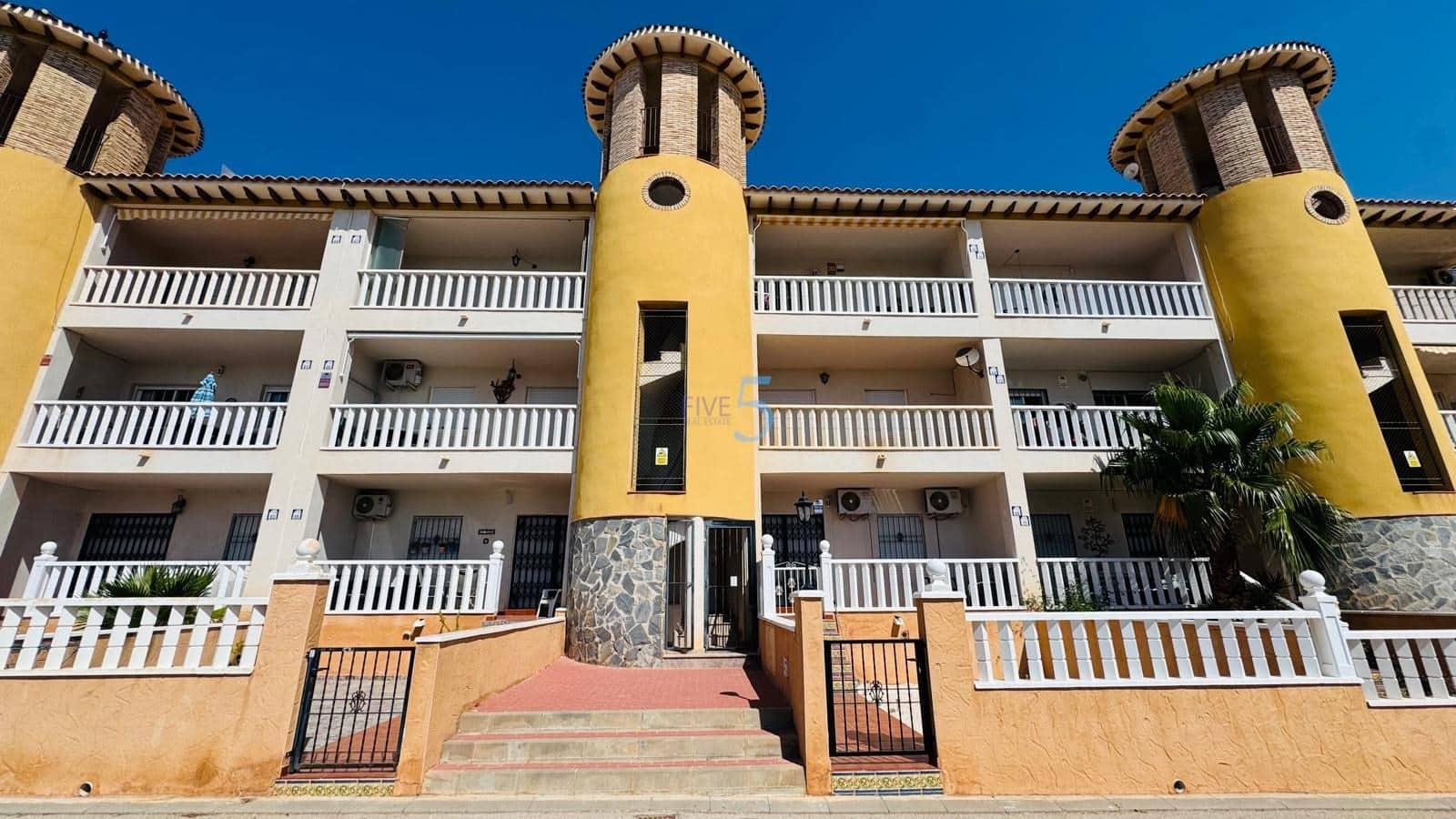 2 soveværelse Lejlighed til salg i Orihuela Costa med swimmingpool garage - € 135.000 (Ref: 9891255)