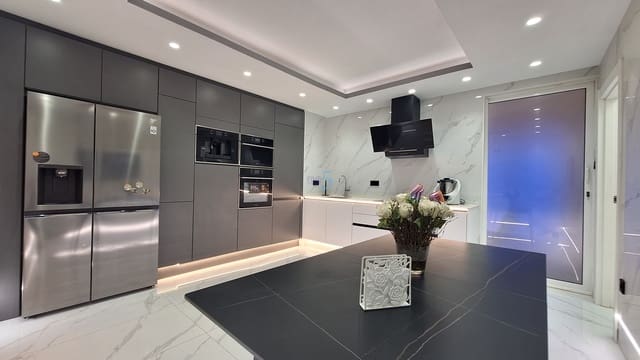 3 soveværelse Lejlighed til salg i Torrevieja med garage - € 235.000 (Ref: 9893099)