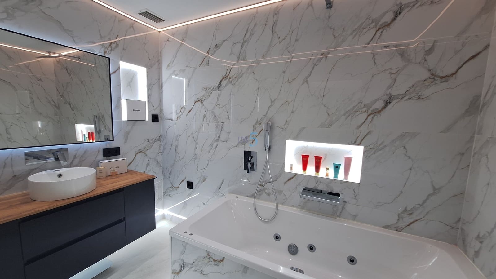 3 soveværelse Lejlighed til salg i Torrevieja med garage - € 235.000 (Ref: 9893099)
