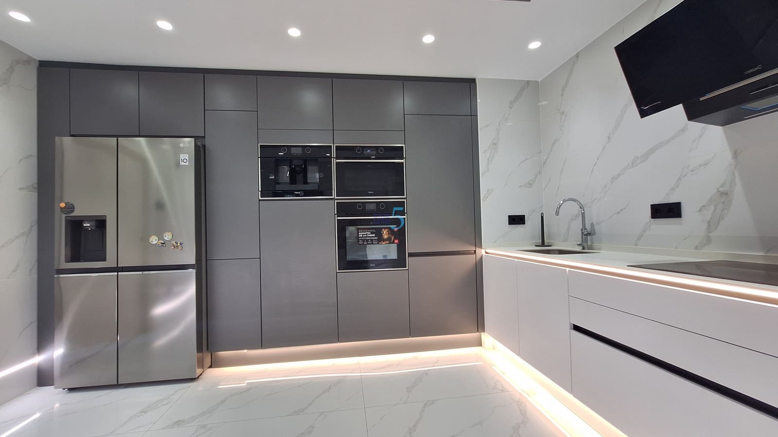 3 soveværelse Lejlighed til salg i Torrevieja med garage - € 235.000 (Ref: 9893099)