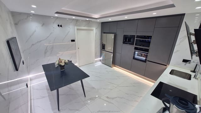 3 soveværelse Lejlighed til salg i Torrevieja med garage - € 235.000 (Ref: 9893099)