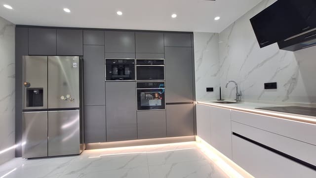 3 soveværelse Lejlighed til salg i Torrevieja med garage - € 235.000 (Ref: 9893099)
