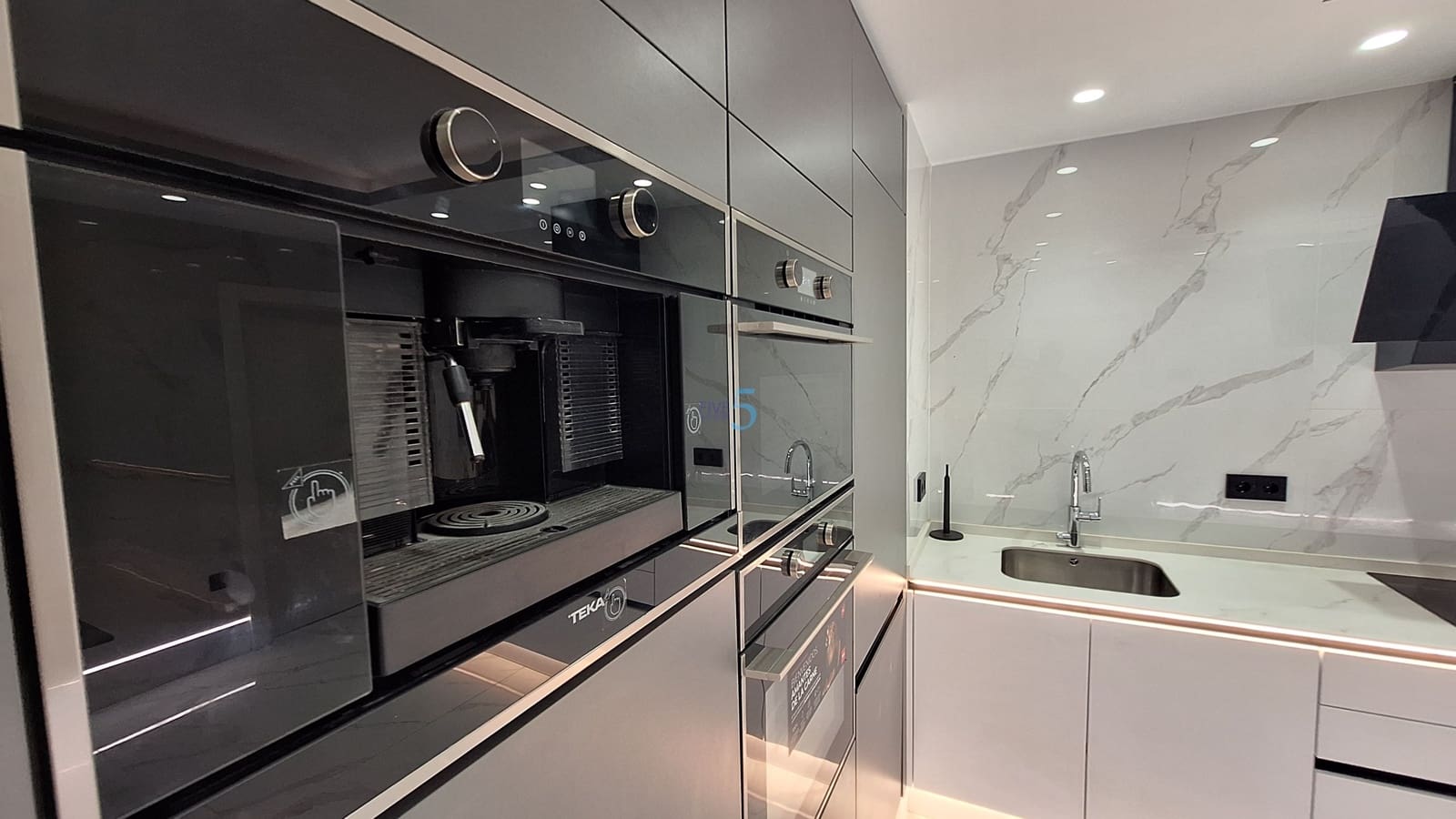 3 soveværelse Lejlighed til salg i Torrevieja med garage - € 235.000 (Ref: 9893099)