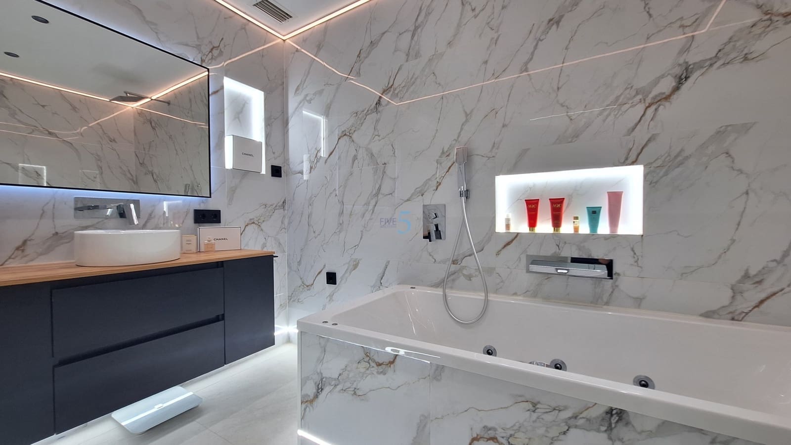 3 soveværelse Lejlighed til salg i Torrevieja med garage - € 235.000 (Ref: 9893099)