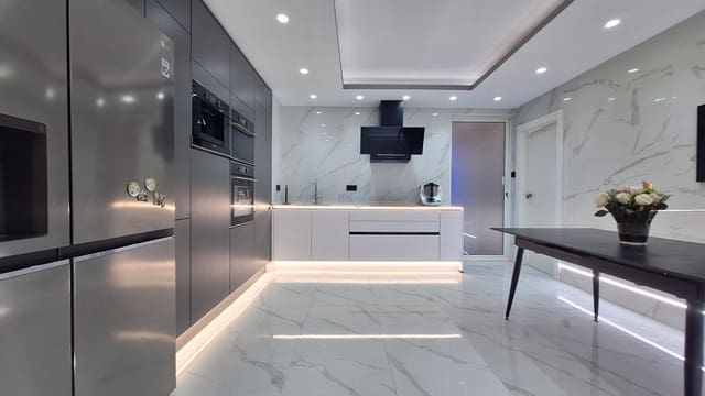 3 soveværelse Lejlighed til salg i Torrevieja med garage - € 235.000 (Ref: 9893099)