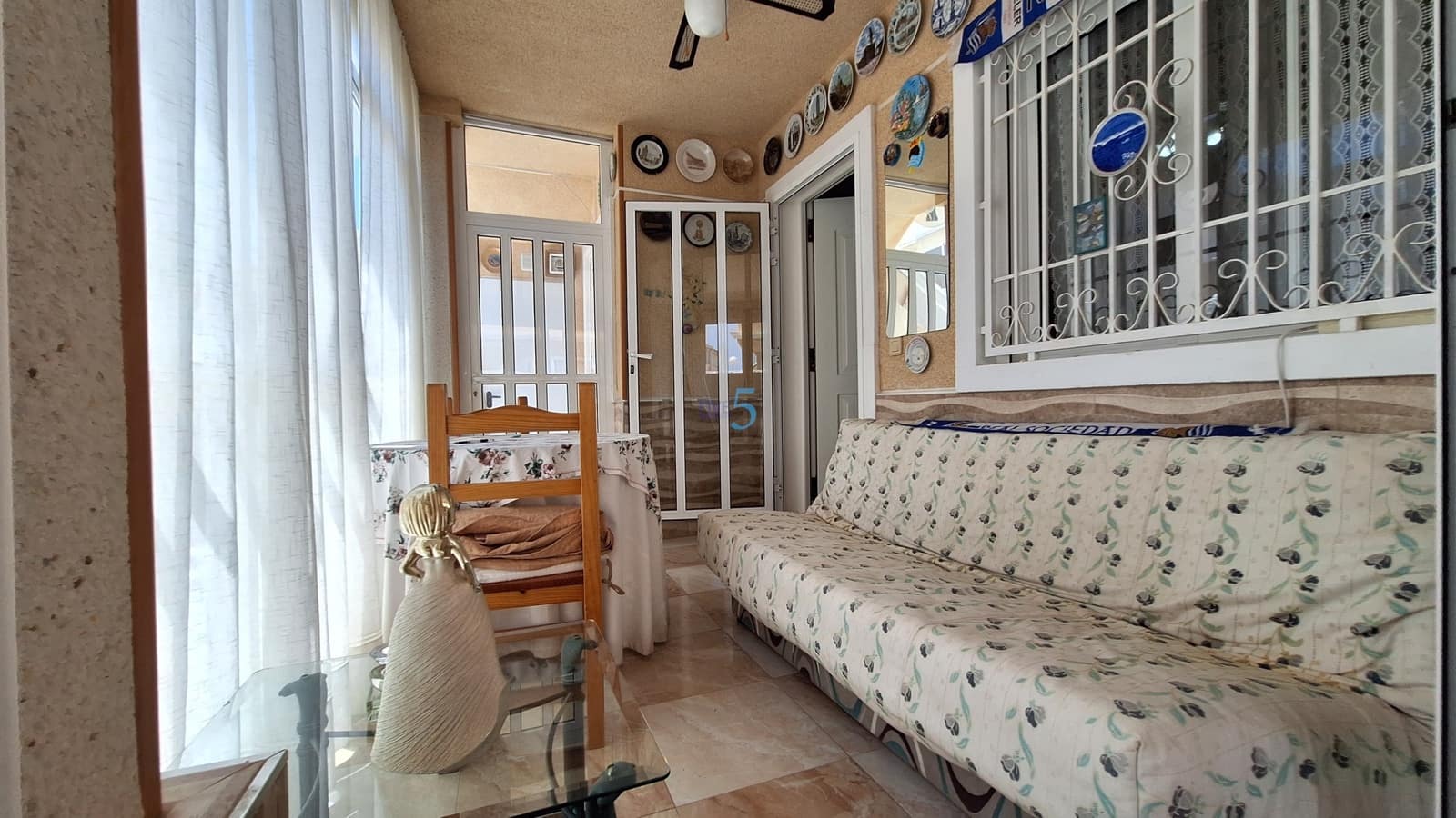 2 makuuhuone Huoneisto myytävänä paikassa Torrevieja mukana uima-altaan 
autotalli - 214 000 € (Ref: 9893100)