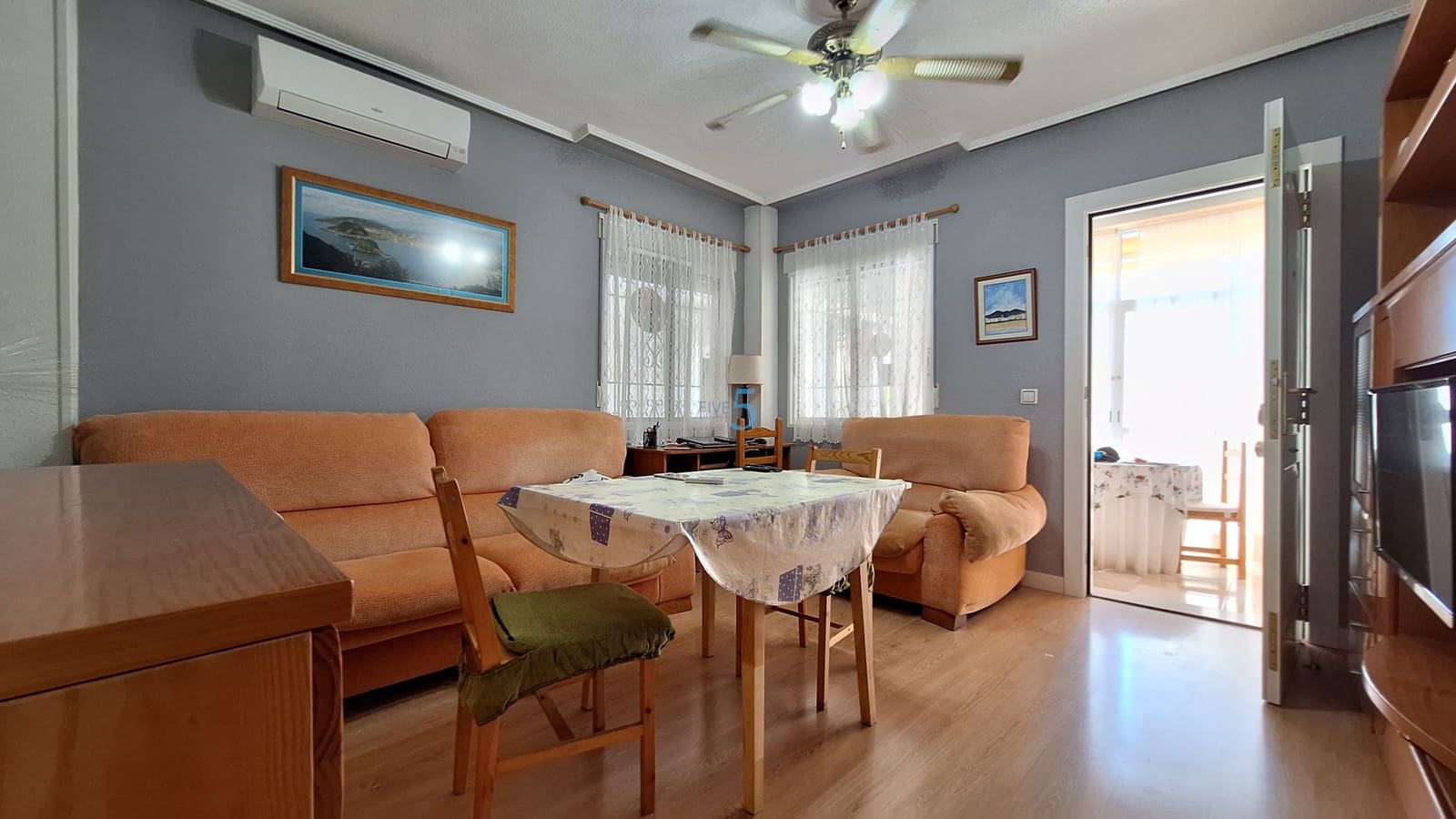 2 makuuhuone Huoneisto myytävänä paikassa Torrevieja mukana uima-altaan 
autotalli - 214 000 € (Ref: 9893100)