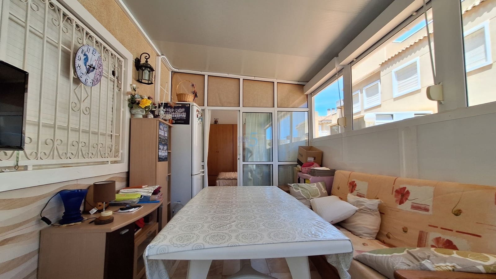 2 makuuhuone Huoneisto myytävänä paikassa Torrevieja mukana uima-altaan 
autotalli - 214 000 € (Ref: 9893100)