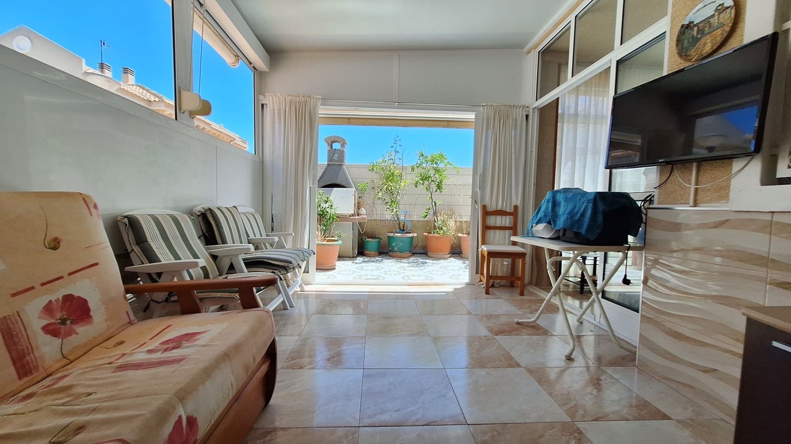 2 makuuhuone Huoneisto myytävänä paikassa Torrevieja mukana uima-altaan 
autotalli - 214 000 € (Ref: 9893100)