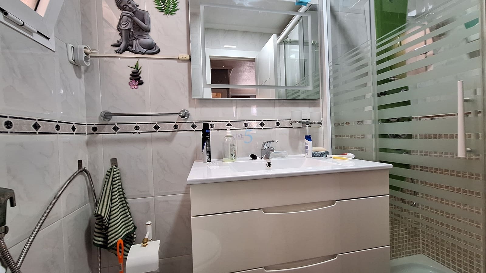 2 makuuhuone Huoneisto myytävänä paikassa Torrevieja mukana uima-altaan 
autotalli - 214 000 € (Ref: 9893100)