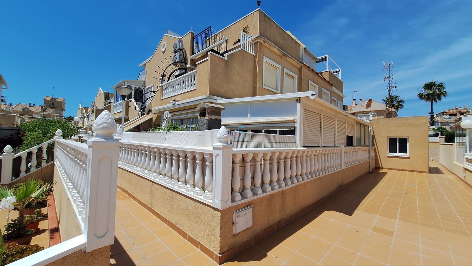 2 makuuhuone Huoneisto myytävänä paikassa Torrevieja mukana uima-altaan 
autotalli - 214 000 € (Ref: 9893100)