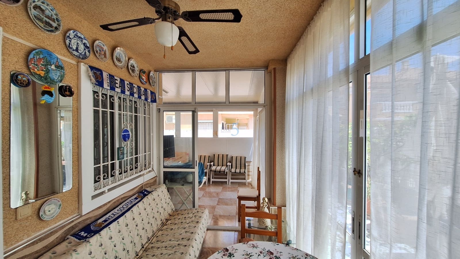 2 makuuhuone Huoneisto myytävänä paikassa Torrevieja mukana uima-altaan 
autotalli - 214 000 € (Ref: 9893100)