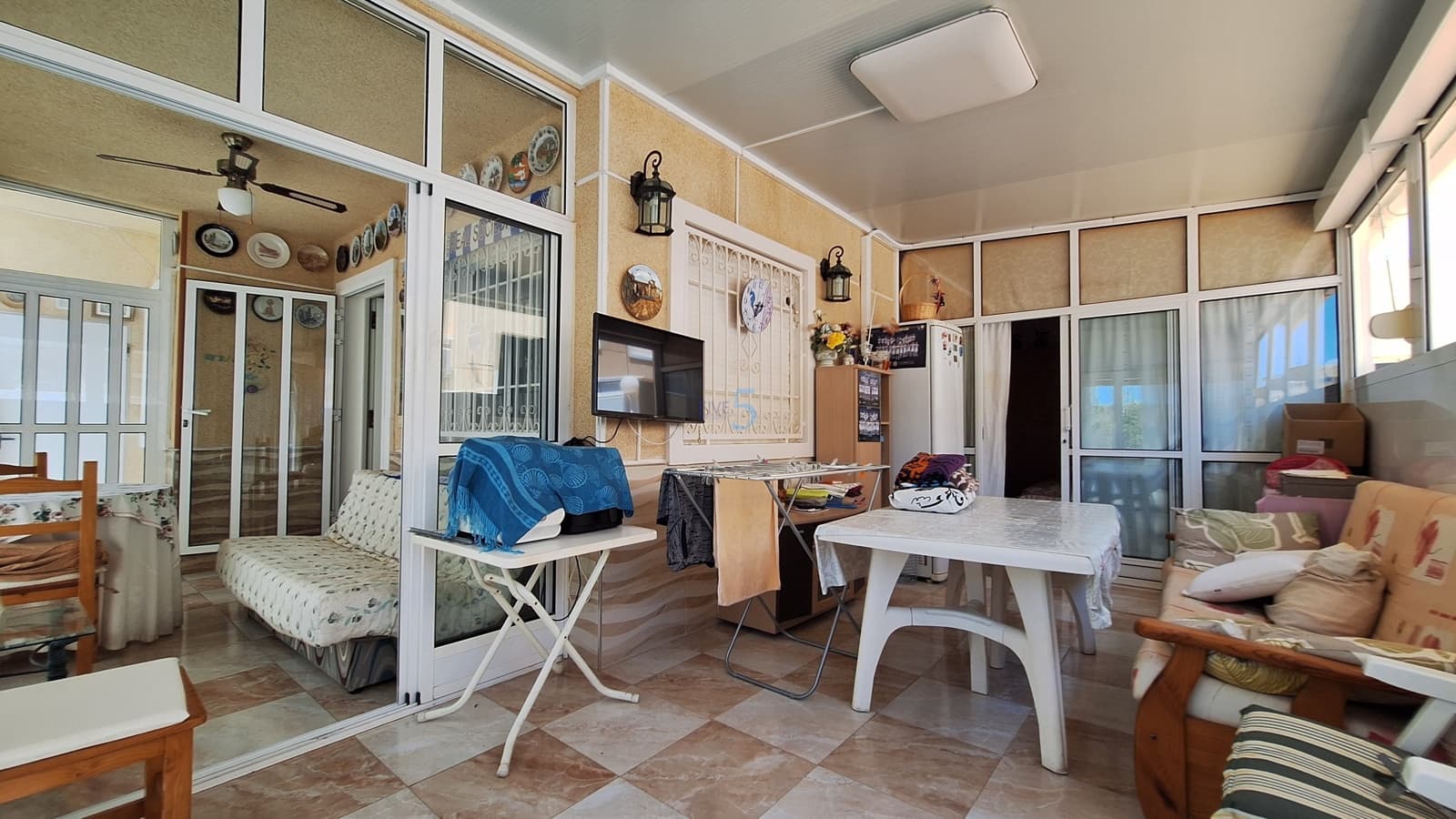 2 makuuhuone Huoneisto myytävänä paikassa Torrevieja mukana uima-altaan 
autotalli - 214 000 € (Ref: 9893100)