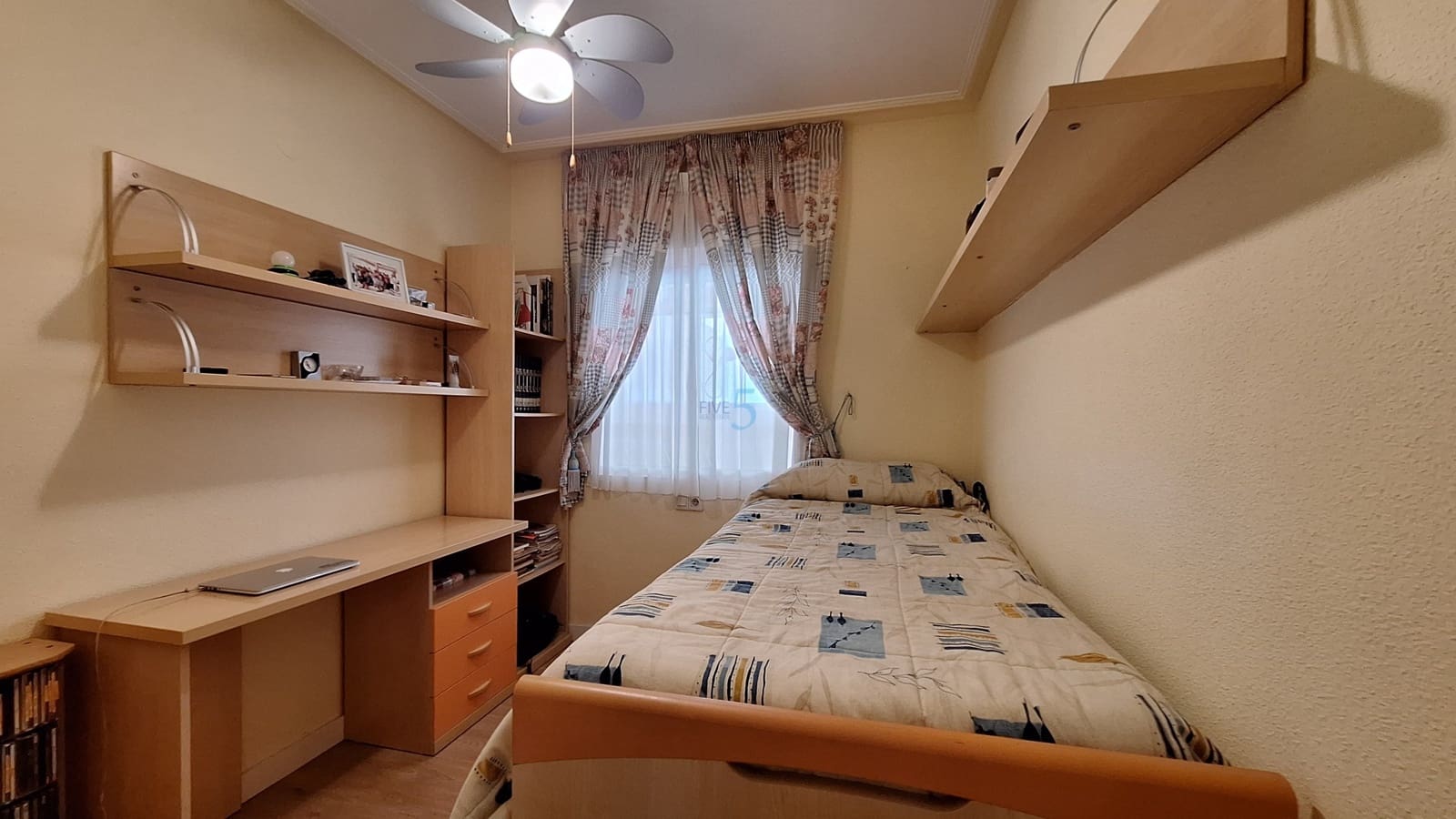 2 makuuhuone Huoneisto myytävänä paikassa Torrevieja mukana uima-altaan 
autotalli - 214 000 € (Ref: 9893100)
