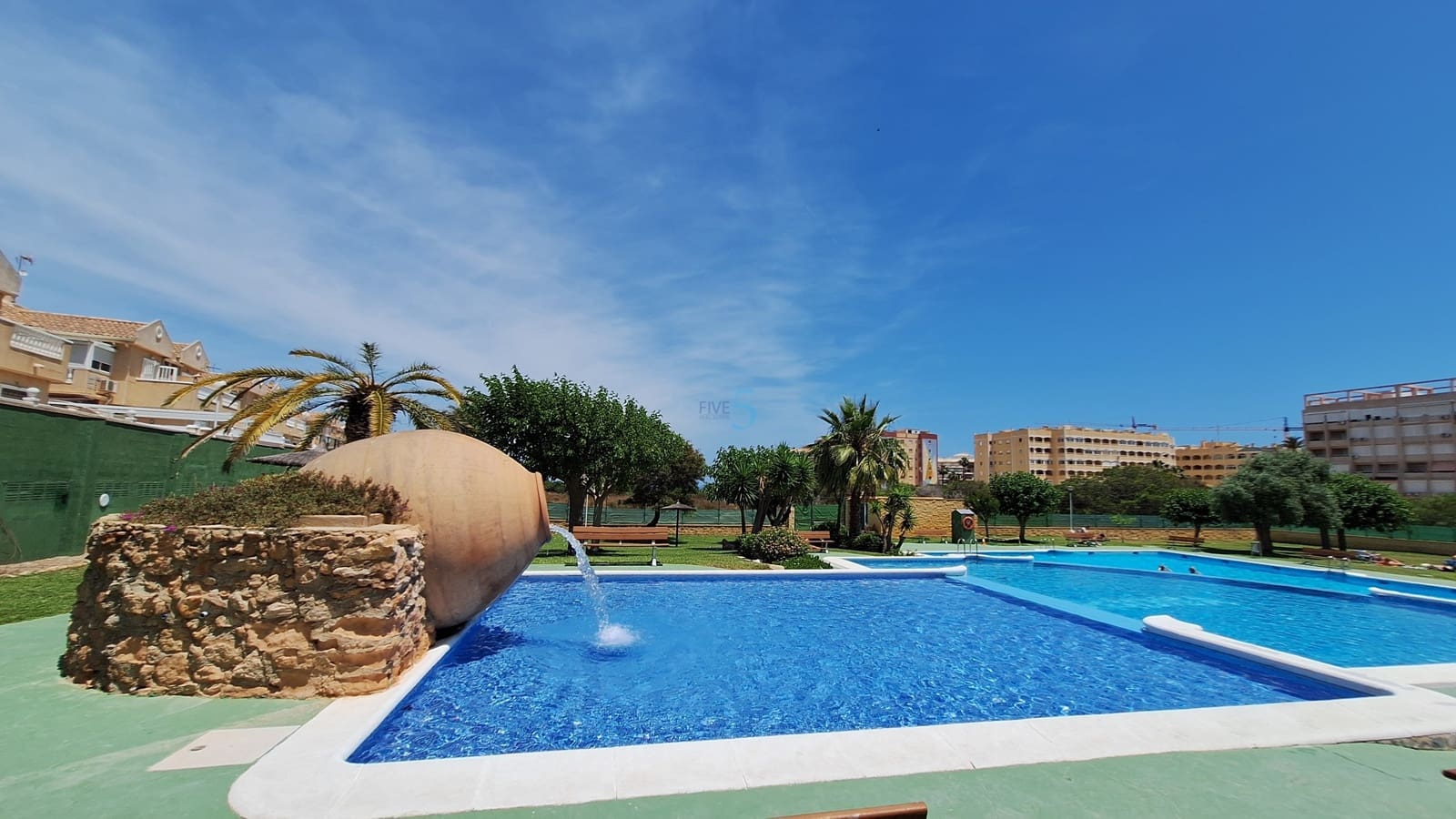 2 makuuhuone Huoneisto myytävänä paikassa Torrevieja mukana uima-altaan 
autotalli - 214 000 € (Ref: 9893100)