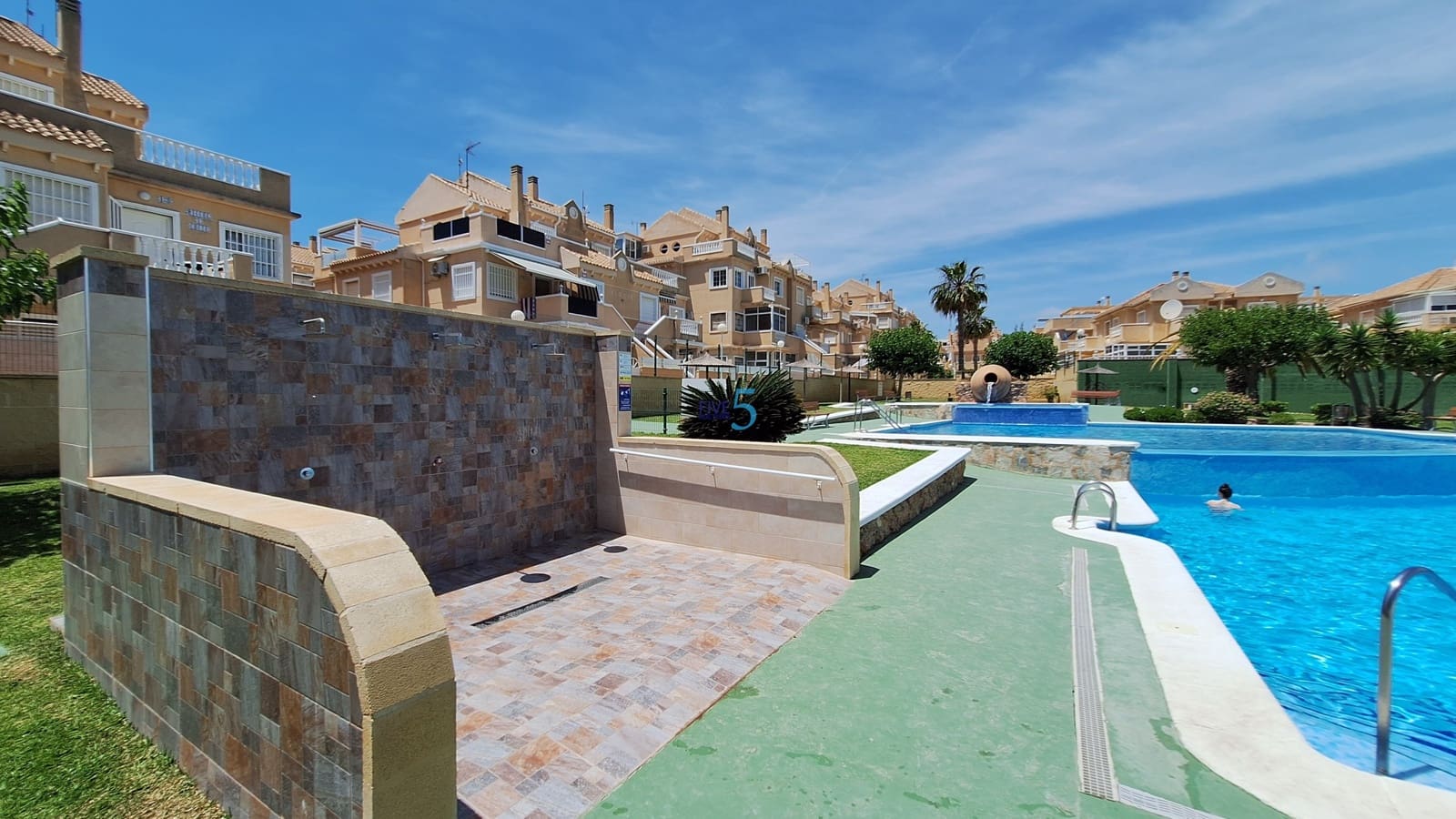 2 makuuhuone Huoneisto myytävänä paikassa Torrevieja mukana uima-altaan 
autotalli - 214 000 € (Ref: 9893100)