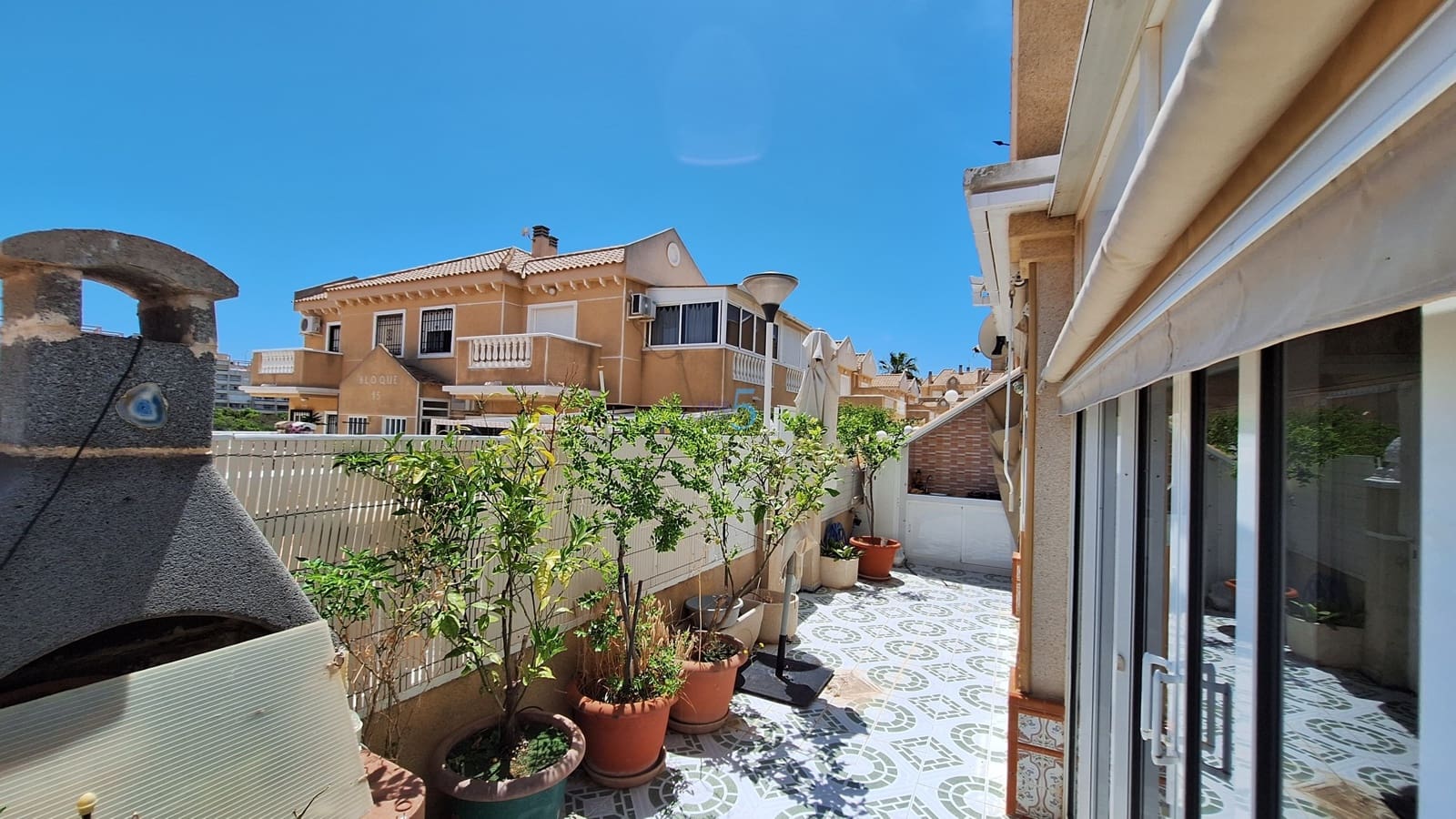 2 makuuhuone Huoneisto myytävänä paikassa Torrevieja mukana uima-altaan 
autotalli - 214 000 € (Ref: 9893100)