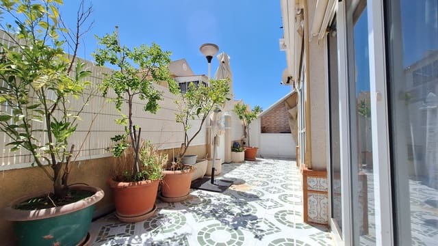2 makuuhuone Huoneisto myytävänä paikassa Torrevieja mukana uima-altaan 
autotalli - 214 000 € (Ref: 9893100)