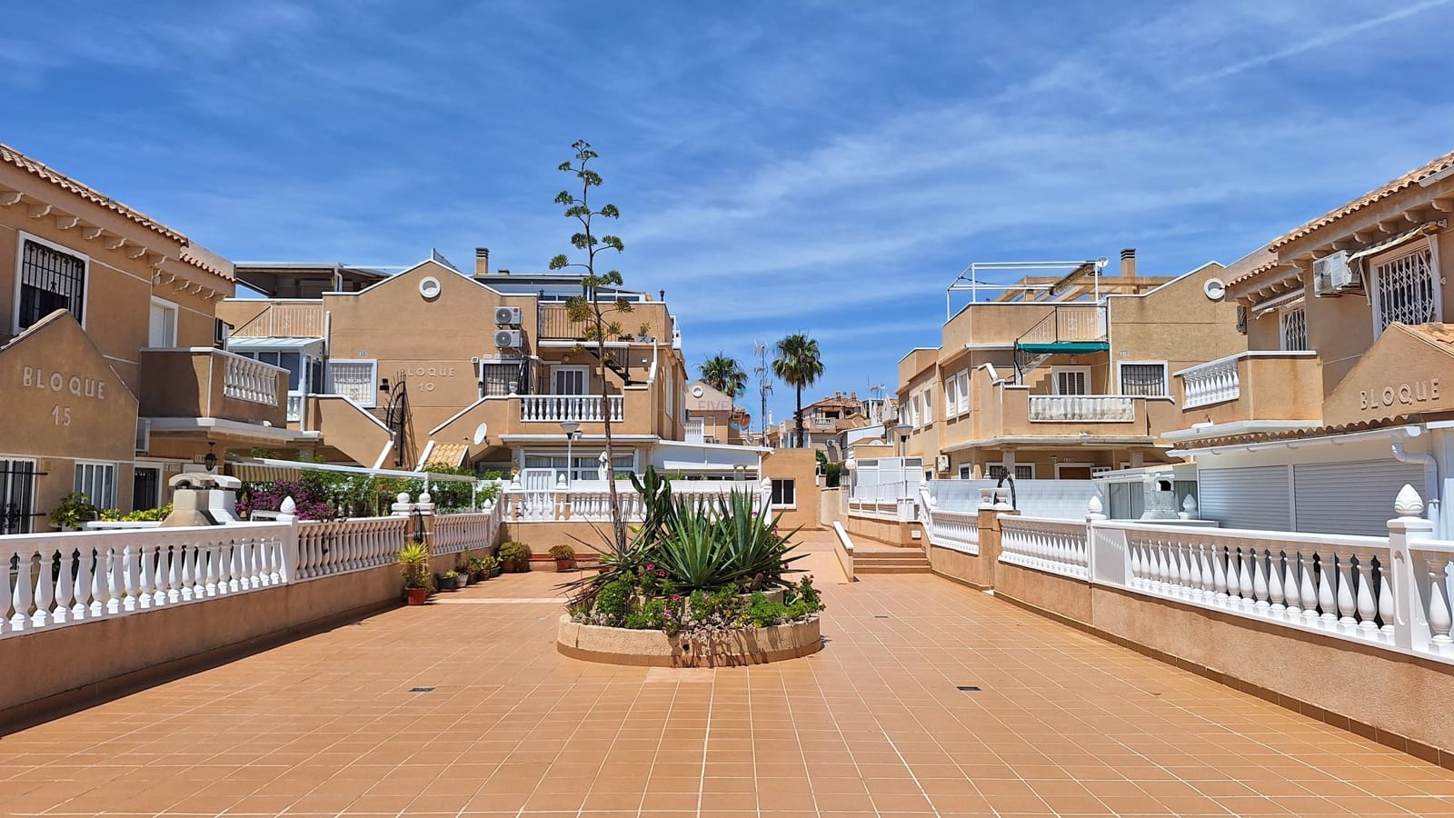 2 makuuhuone Huoneisto myytävänä paikassa Torrevieja mukana uima-altaan 
autotalli - 214 000 € (Ref: 9893100)
