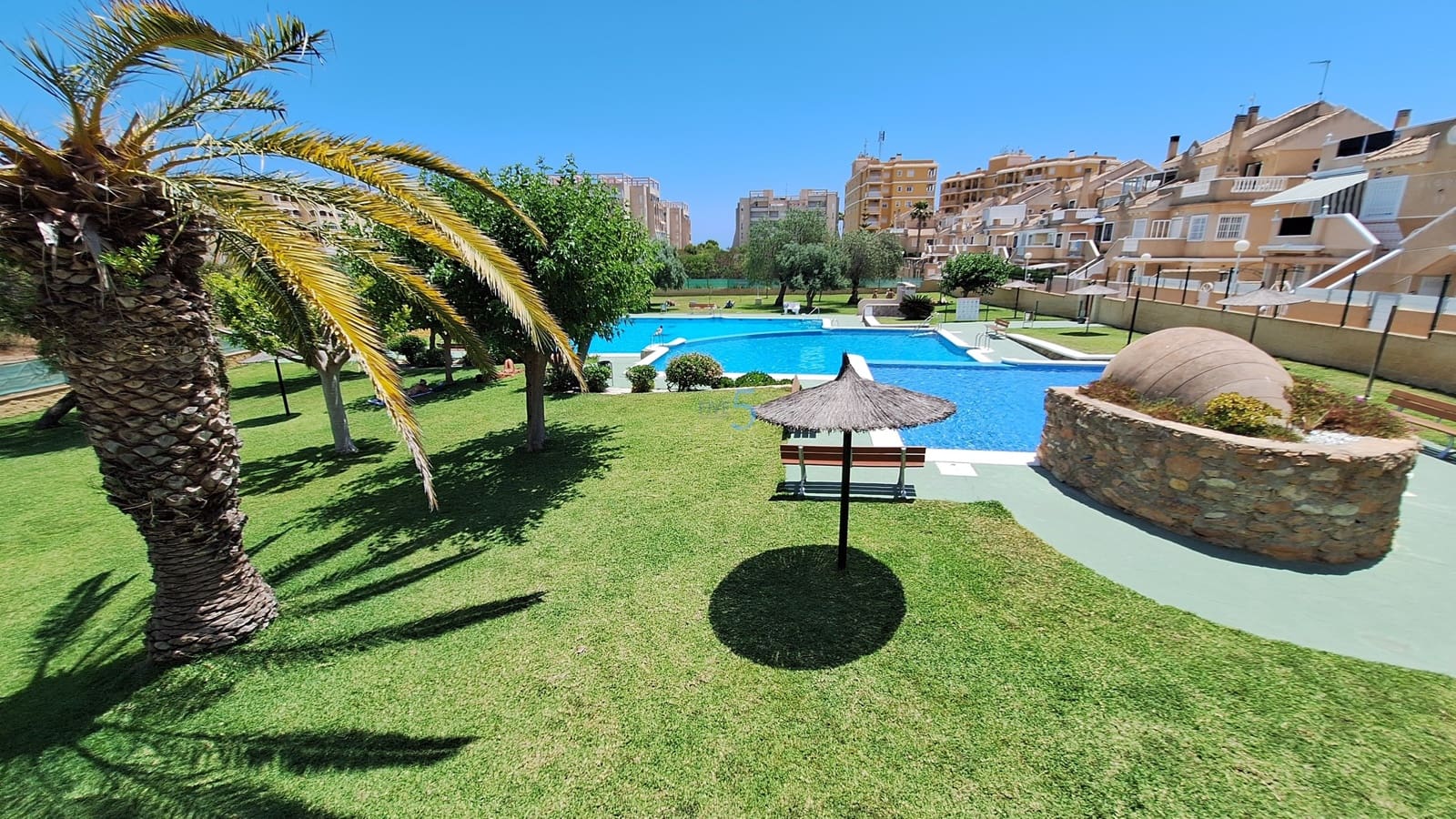 2 makuuhuone Huoneisto myytävänä paikassa Torrevieja mukana uima-altaan 
autotalli - 214 000 € (Ref: 9893100)