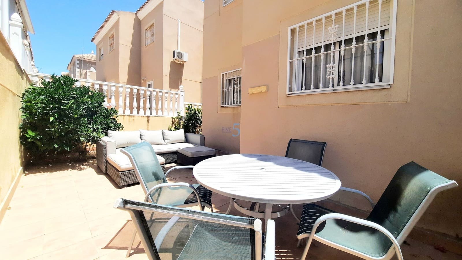 2 soveværelse Lejlighed til salg i Villamartin med swimmingpool - € 155.000 (Ref: 9893265)