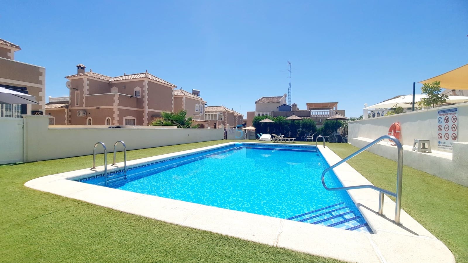 2 soveværelse Lejlighed til salg i Villamartin med swimmingpool - € 155.000 (Ref: 9893265)